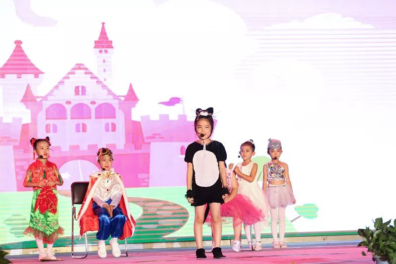 辉煌70载，娃娃送华章——我区举行喜迎建国七十周年消夏晚会