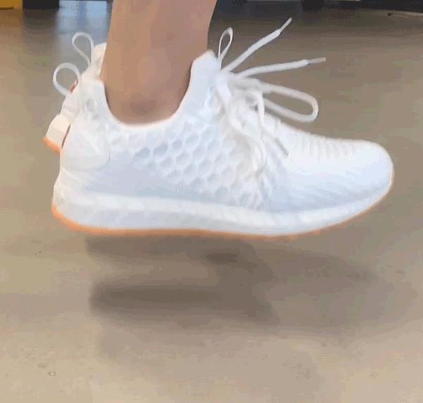 地表Zui强！暴雨蹦迪从不湿还巨暖和！比2个鸡蛋还轻，走8小时一点都不累