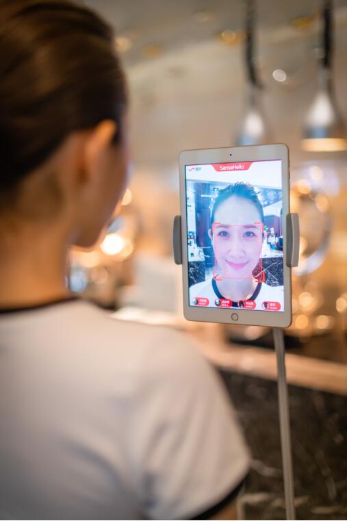 重庆自助式入住酒店,重庆酒店双面自助机系统刷脸入住