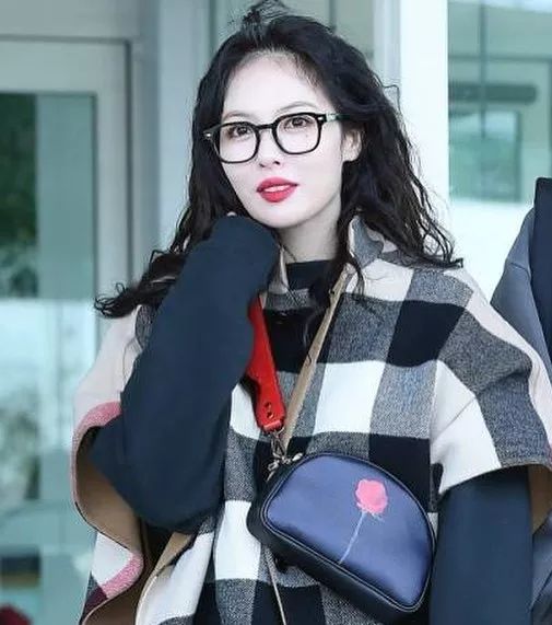 金泫雅的红卡点,金泫雅年卡