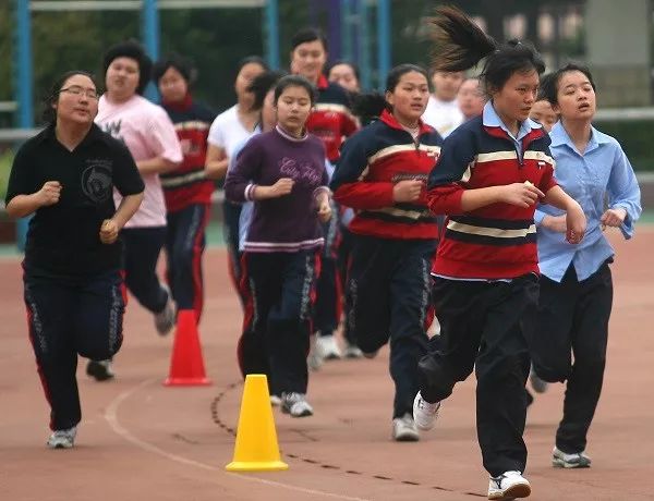 上海中考体育仰卧起坐考试视频,上海中考体育仰卧起坐评分标准