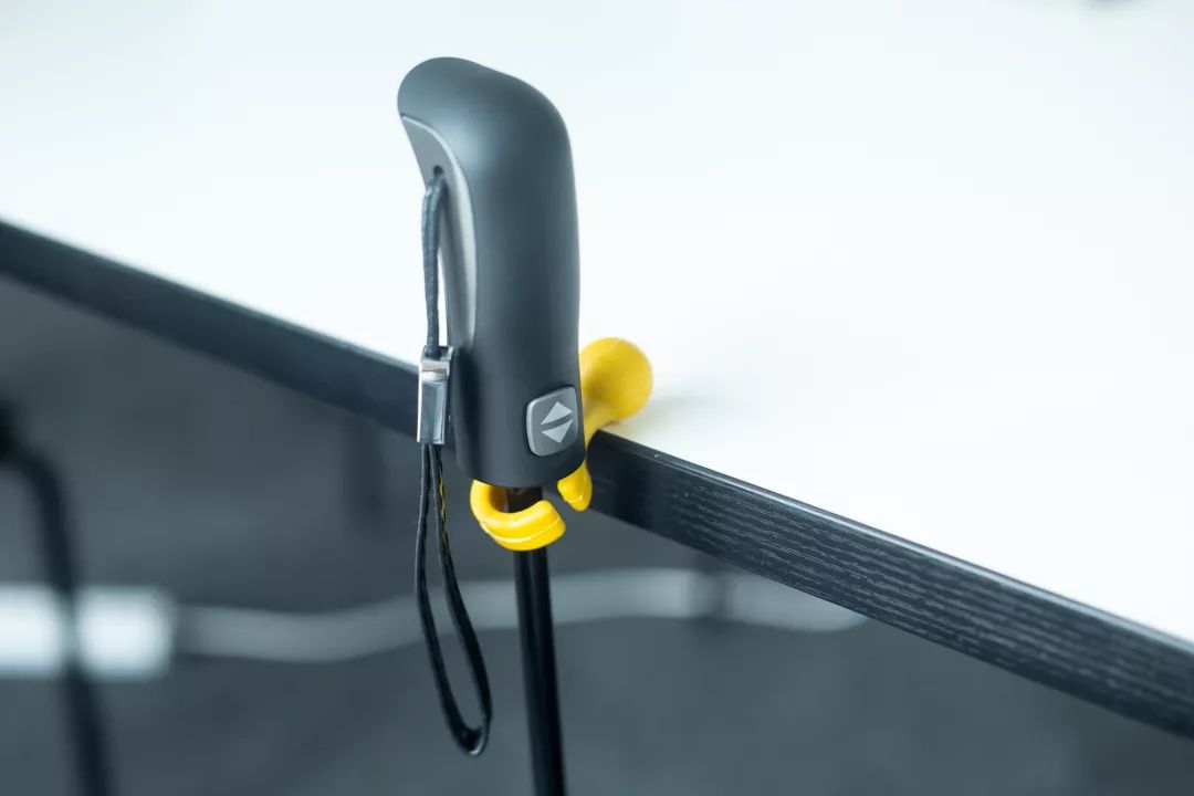 能抗8级大风和车压的暴风伞测评,硬汉级暴雨伞