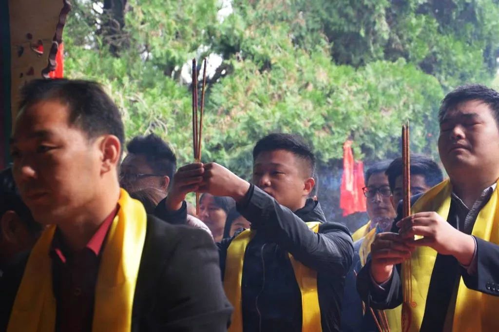 中华传统习俗，祭拜祖宗神明为何要上香？