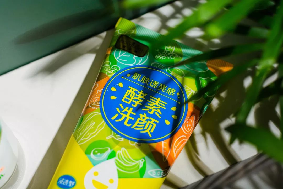 脸上搓出3斤泥！难怪又黄又暗又黑头！10秒给脸蛋“剥壳”，厉害