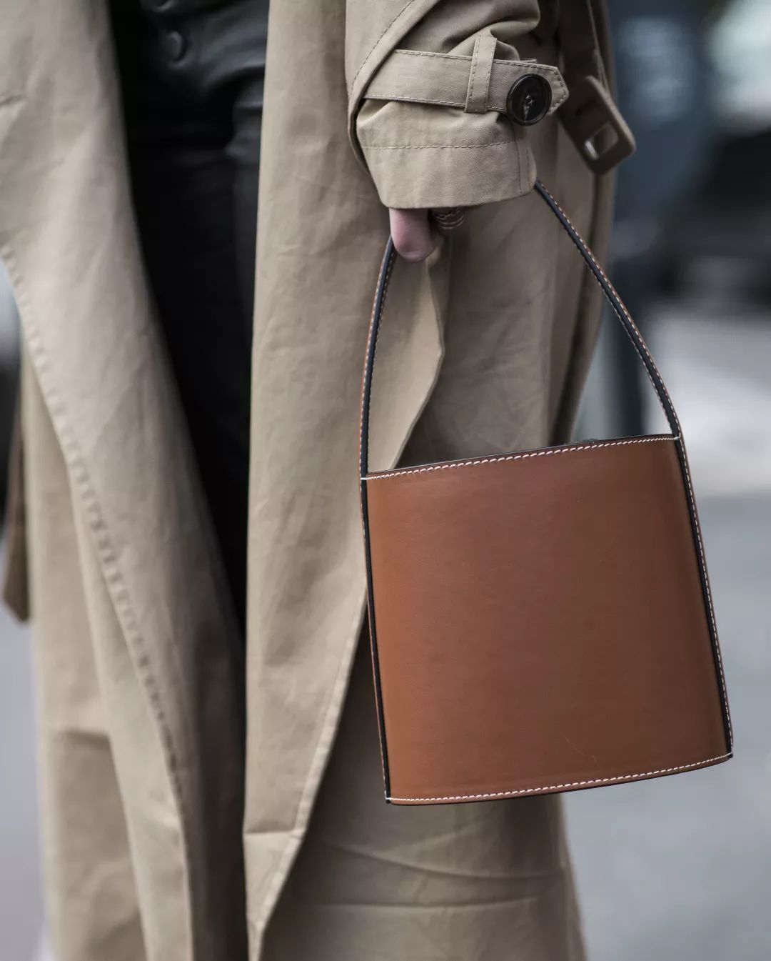 刘雯斜挎休闲包,今年流行的刘雯同款包