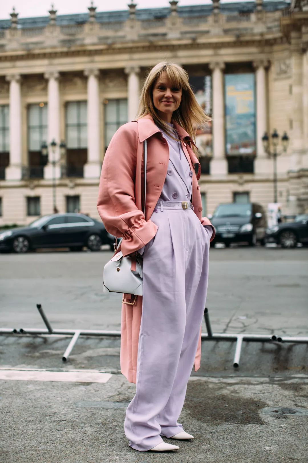 刘雯斜挎休闲包,今年流行的刘雯同款包