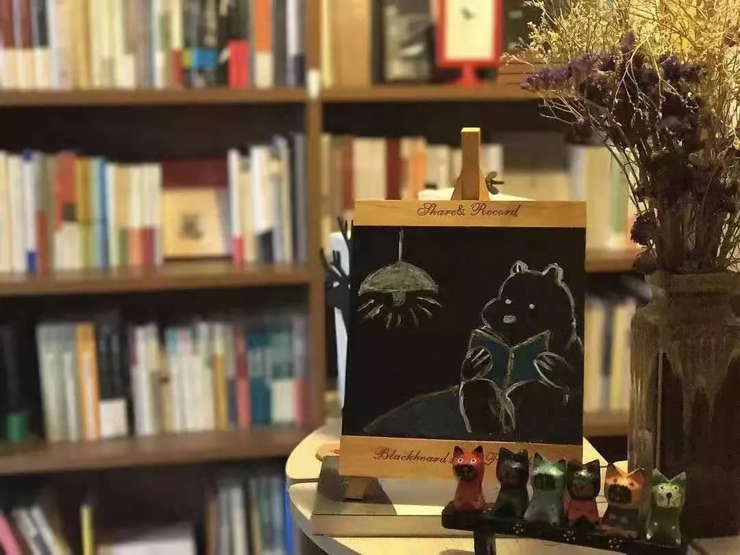 都上央视了！大学校园书店怎么突然这么火？