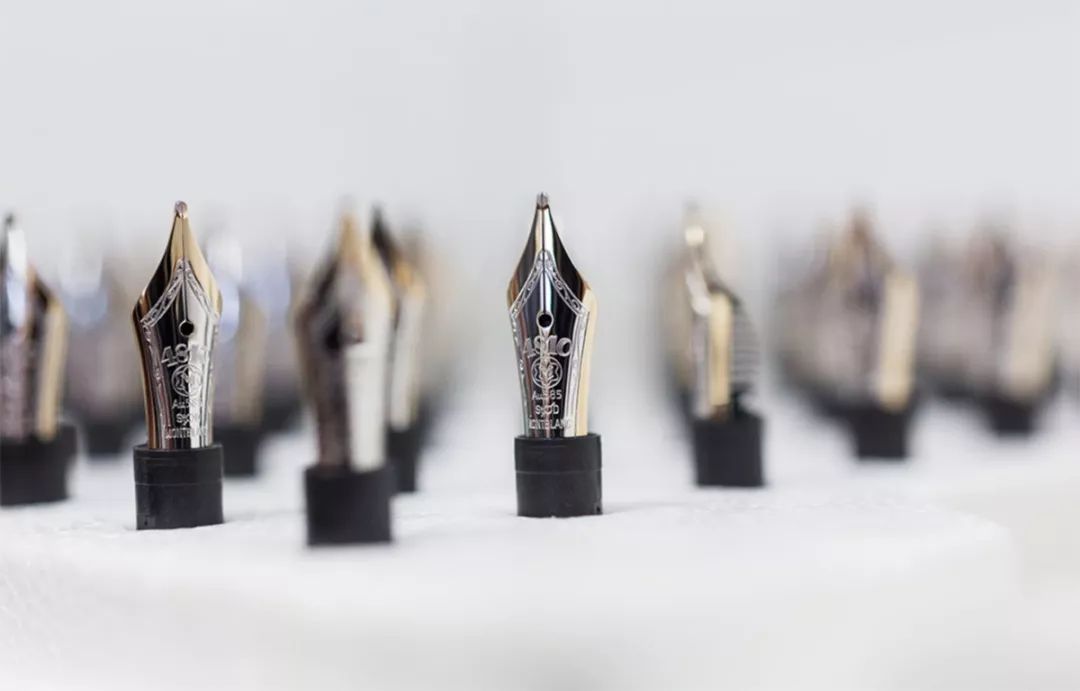 为什么万宝龙那么贵,闲鱼上万宝龙的钢笔怎么那么便宜