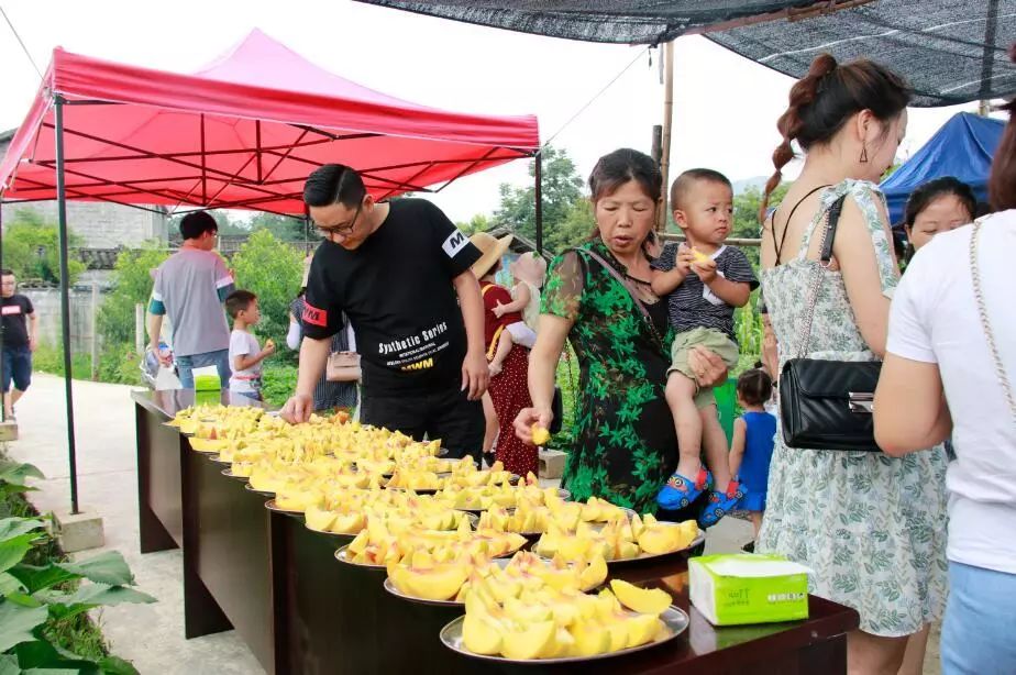 购购购！今天这里超热闹