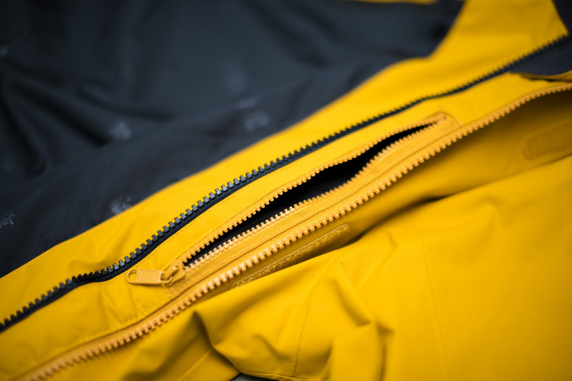 性价比高的防水超薄冲锋衣评测,狼爪防风防水冲锋衣