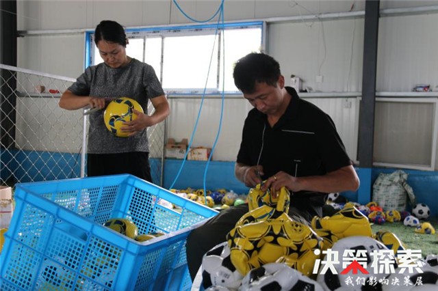 南召县小店乡：扶贫车间建村口脱贫致富有奔头