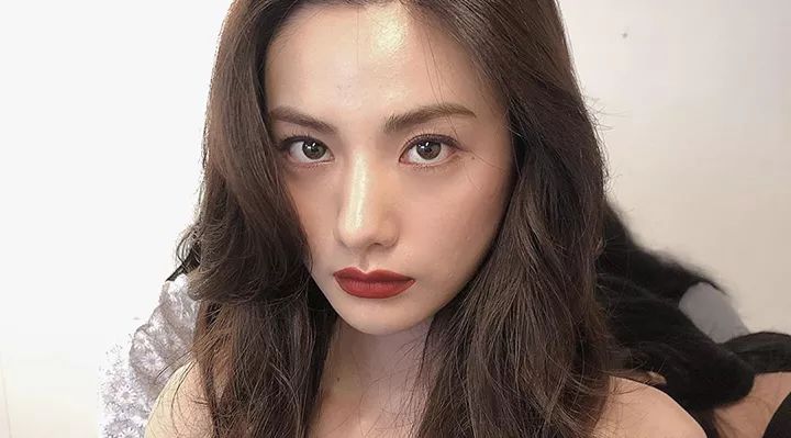 3ce云朵唇釉泫雅,nana的妆容