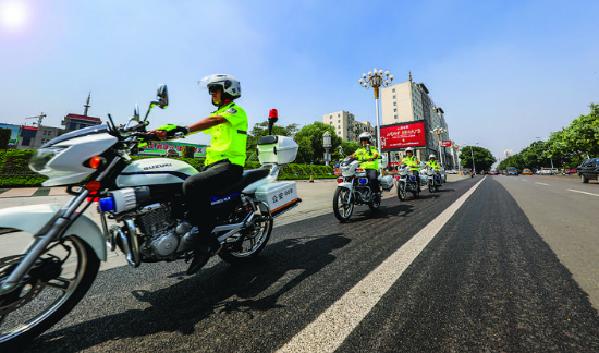 致敬烈日酷暑下劳动者,酷暑寒风中的劳动者