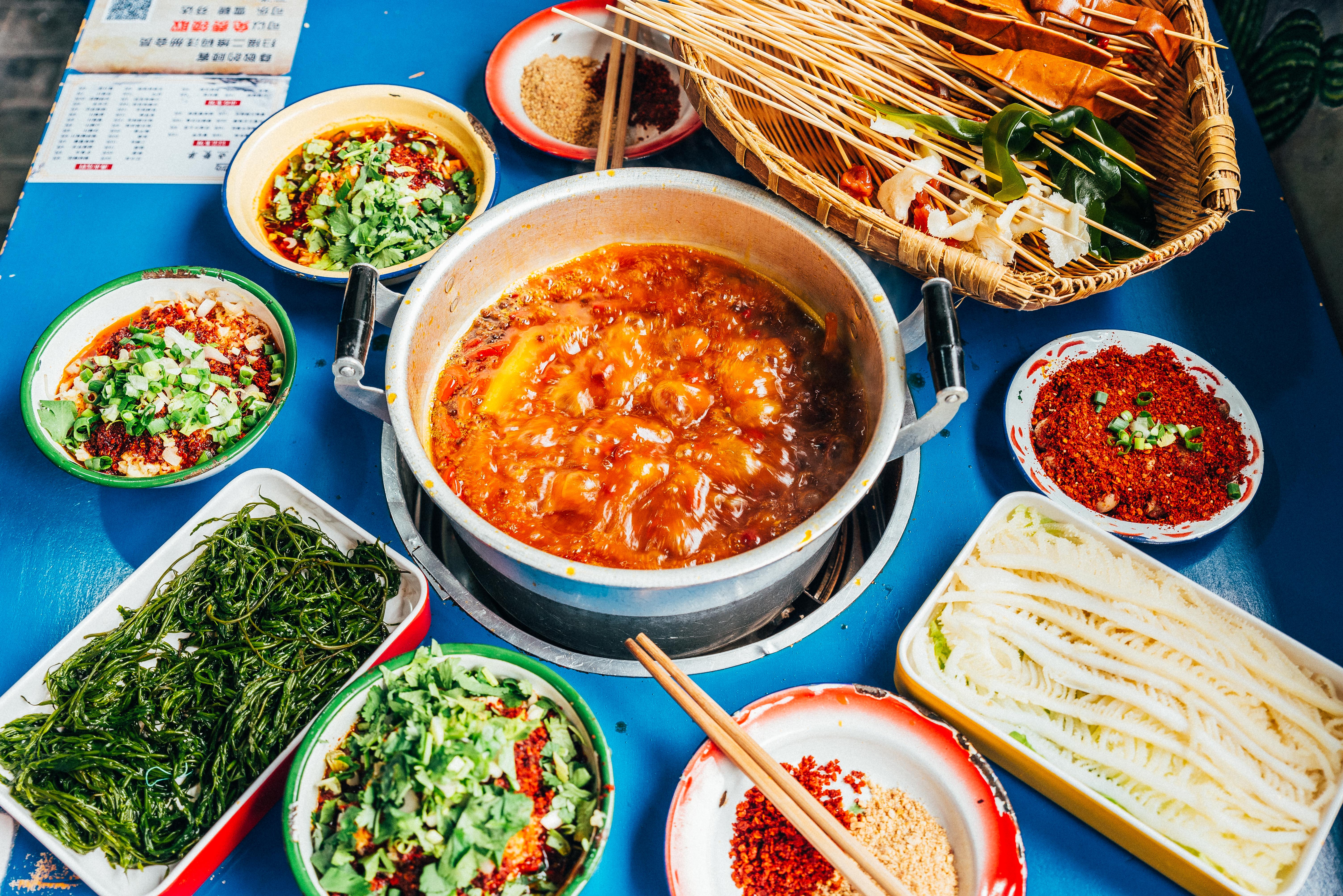 3年开100家直营餐饮店,马路边边串串香成功开店案例