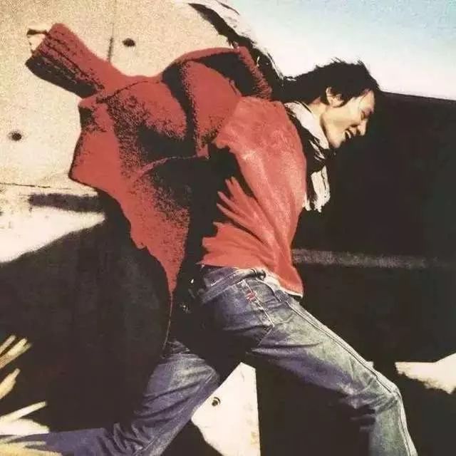 为什么朴树这么火,为什么朴树弹吉他左手不动