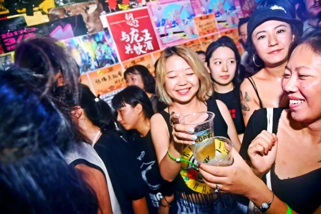 乐队的夏天学校酒吧,乐队的夏天school