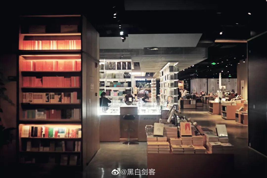 “火”上了央视!没想到夜晚的成都,居然藏了这么多耍法