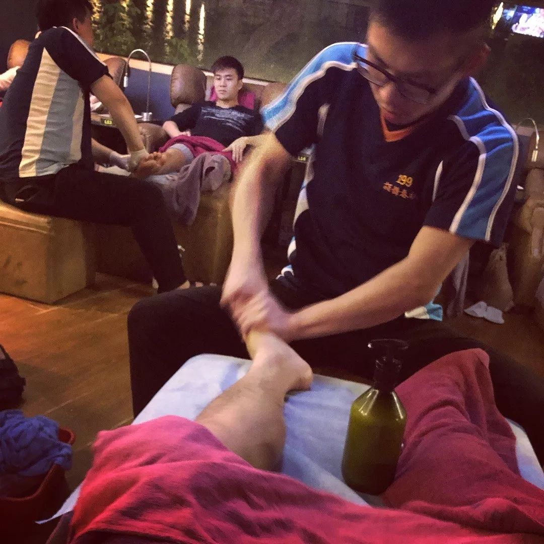 年轻人如何应对中年危机,年轻人如何度过中年危机