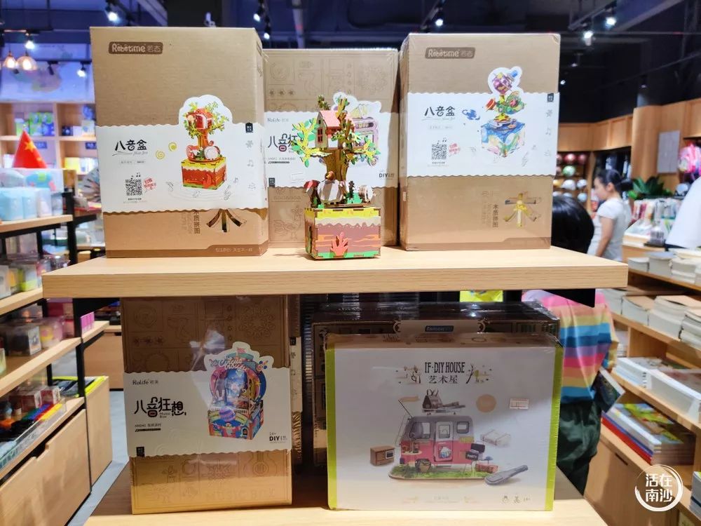 鍗楁矙鏂板崕涔﹀簵,鍗楁矙鍖烘渶澶х殑鏂板崕涔﹀簵