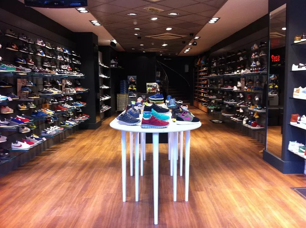 巴黎买潮鞋,寻潮专卖店