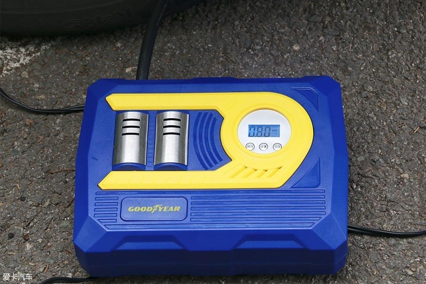 车载充气泵固特异和米其林哪个好,固特异米其林与倍思充气泵哪个好