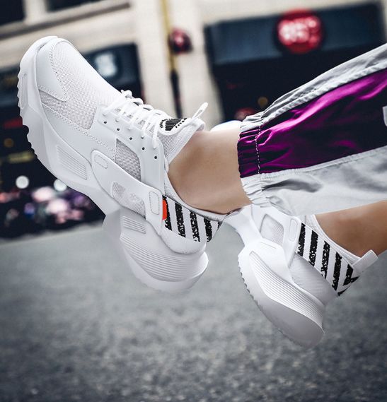 这款鞋！让整条街的回头率都归你！舒服的如同踩棉花！帅到不像实力派