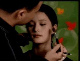 美人计|龙妈竟然用中国眼影化妆？等不及看外国代购来中国买买买了