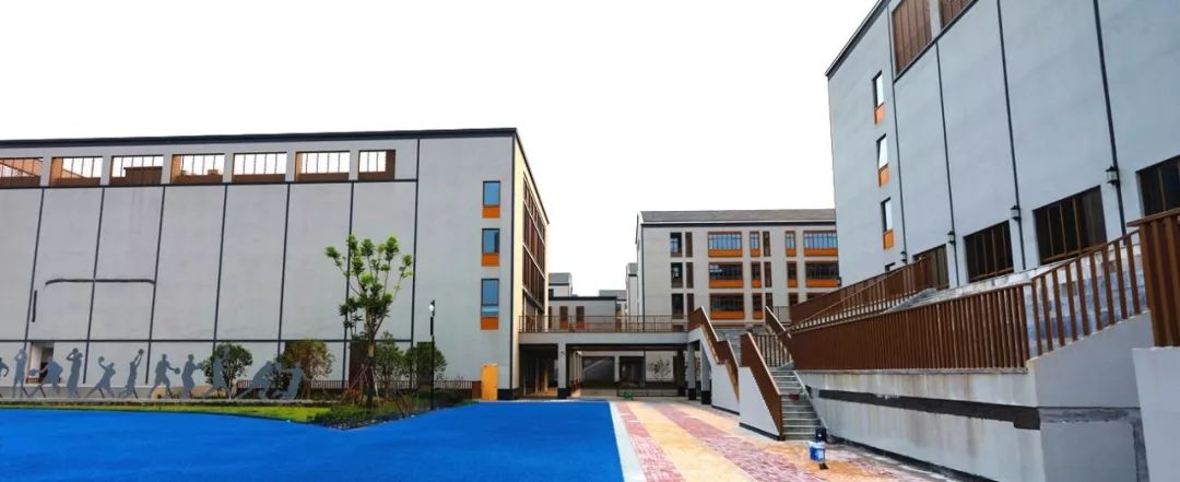 今年秋季，城北半山这所新中学投用！江南书院风！实景探营图发布