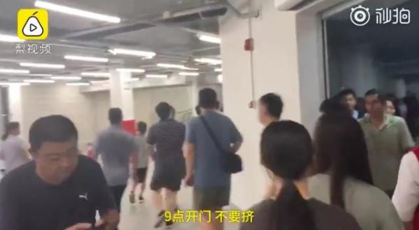 costco开业半天被买停罐车,costco开市第三天