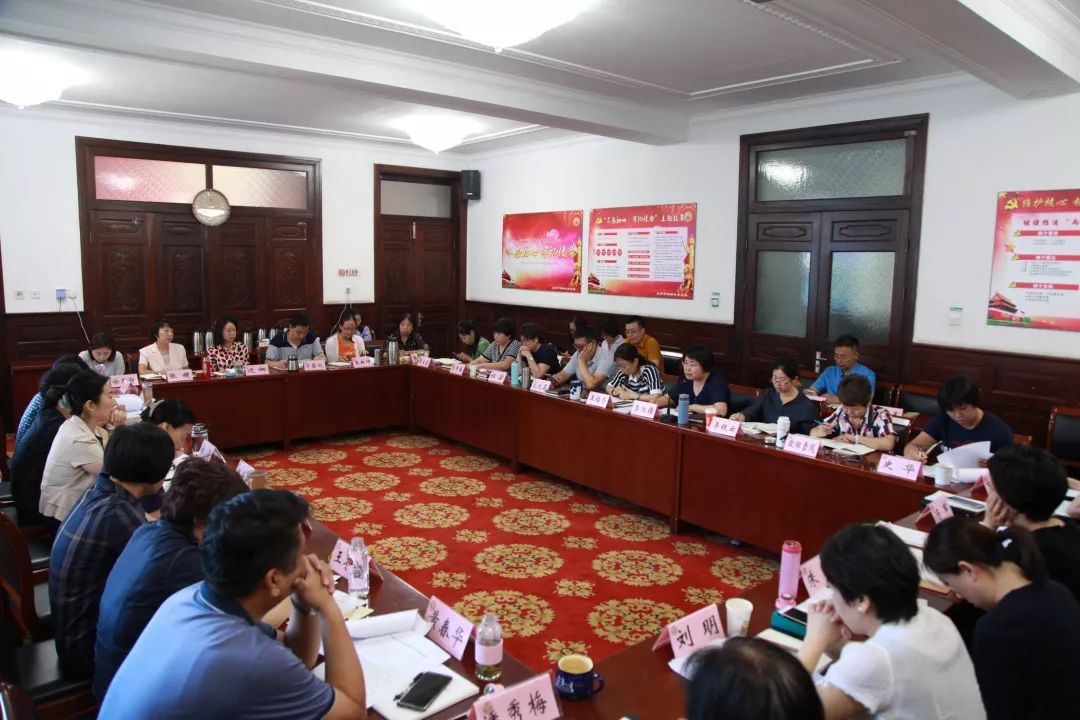 对面的姐妹看过来，这里“讨论”很温暖