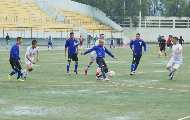 风雨无阻体育精神,赛场上的拼搏精神足球