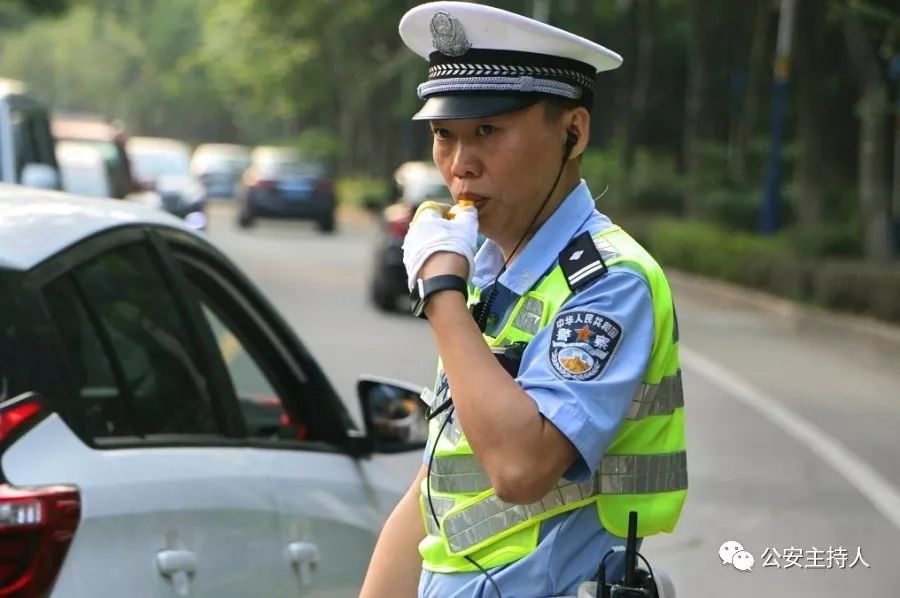 暴雨天气上学需要注意什么,开学第一天迎来一场大暴雨
