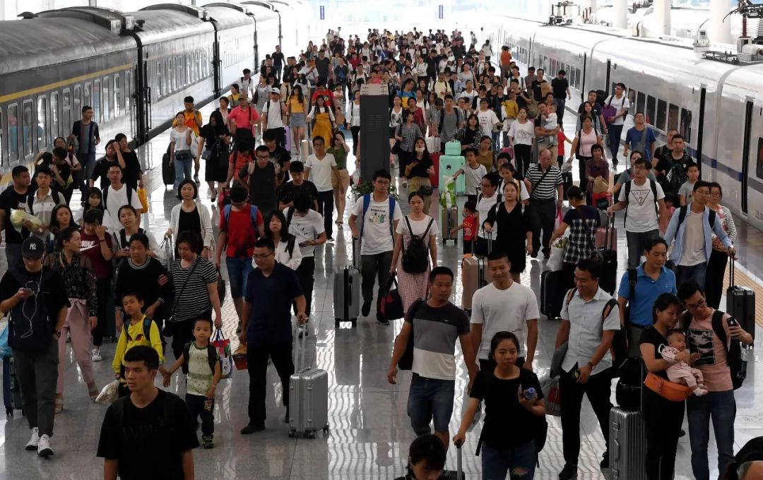 国庆假期火车票9月17日开售,中秋国庆假期部分方向火车票紧俏