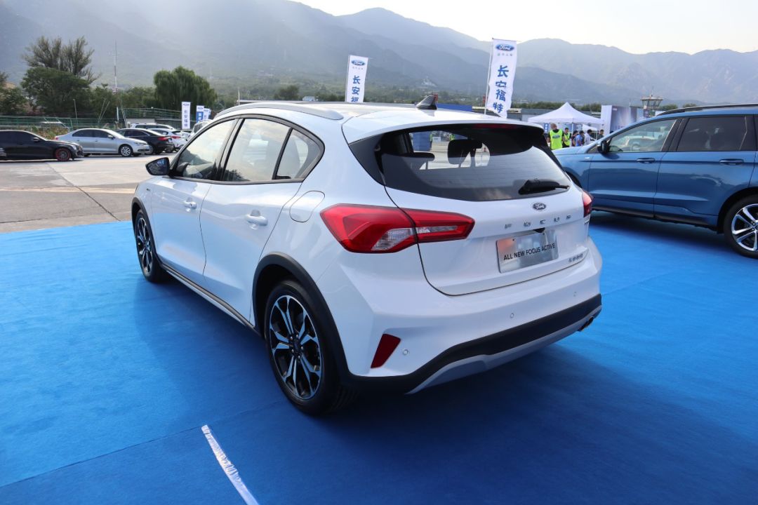 福克斯四缸active,福克斯出四缸