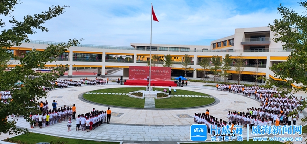 探访明湖路学校:高颜值智能化让人看了就想上学