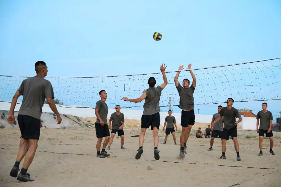 沙滩足球怎么踢,沙滩足球踢头