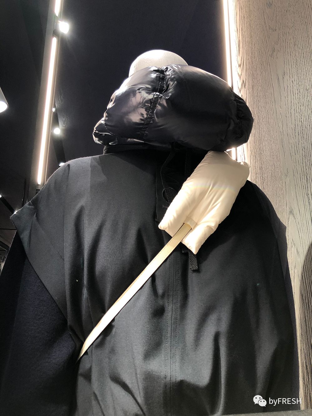 小研究是什么,现在大牌的羽绒服为什么都很薄