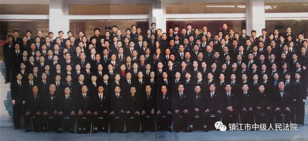 【壮丽70年奋斗新时代】制服不断在变惟有公正司法初心未改