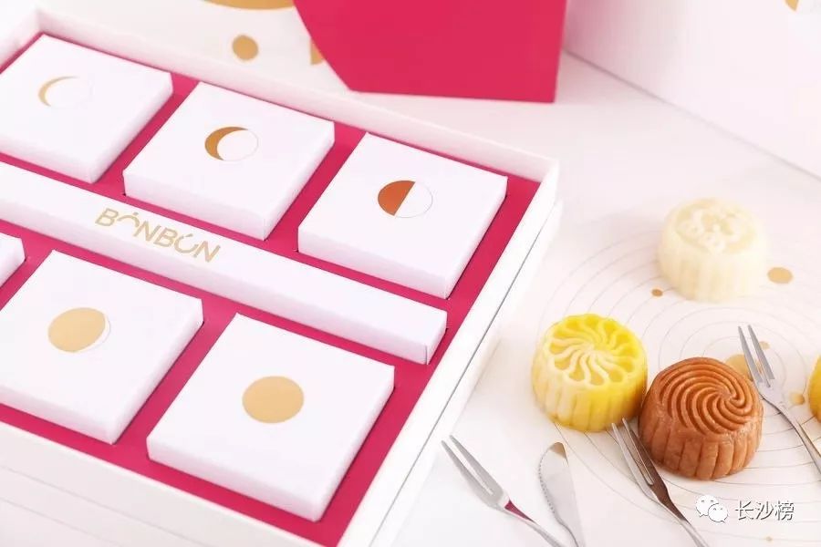 港华流心月饼和美心月饼哪个好吃,流心月饼是港式月饼吗