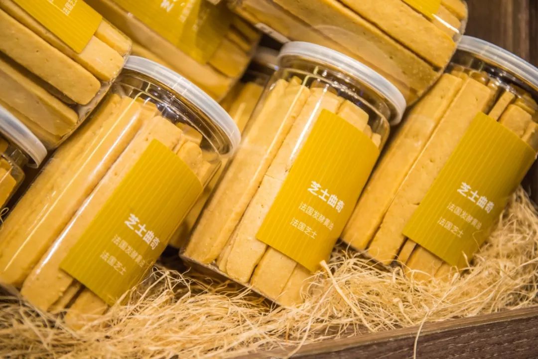 拿着3000的工资环游世界,没钱怎么去环游世界