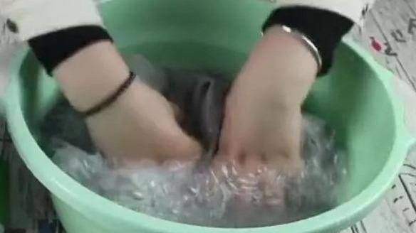 床单旧了上面黄色点怎么处理,床单被罩发黄有什么解决的方法