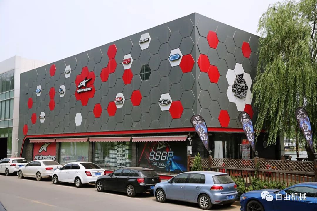 售价不到两千的国产碳纤盔，AVAX-Helmet开箱体验丨把玩