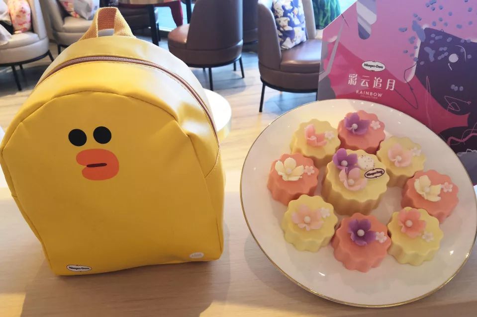 中秋夜“昊月馆”吃月饼冰淇淋，与“国民弟弟”刘昊然浪漫邂逅