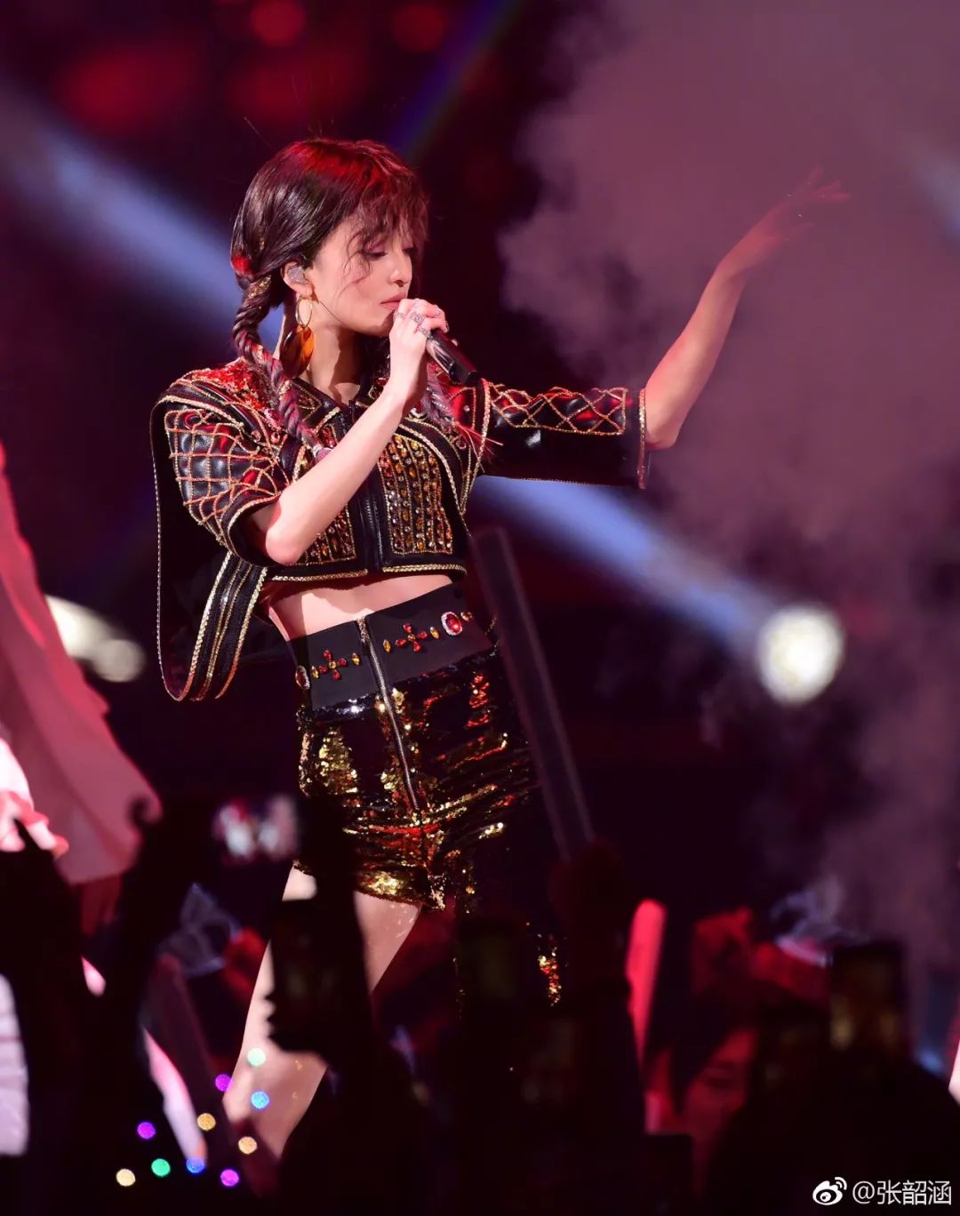 “过气”十年，凭什么她发个问号也能上热搜？