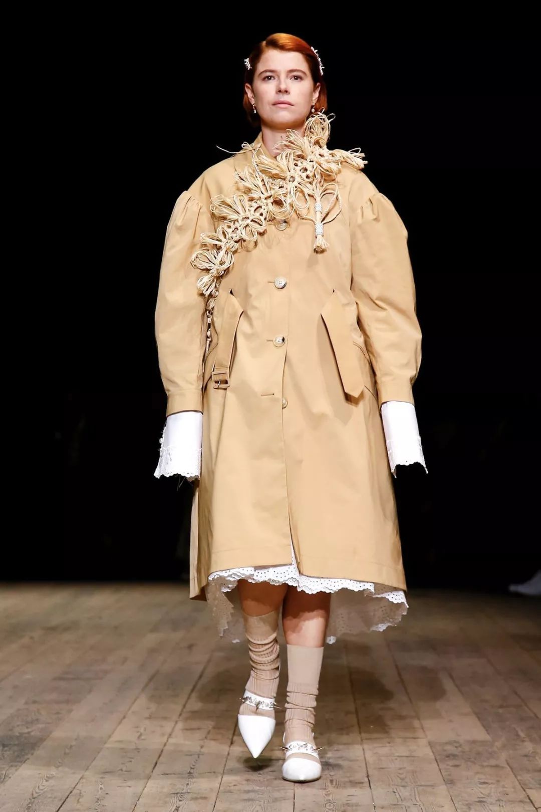 丝绸吊带长裙巴黎时装周,simonerocha泡泡裙