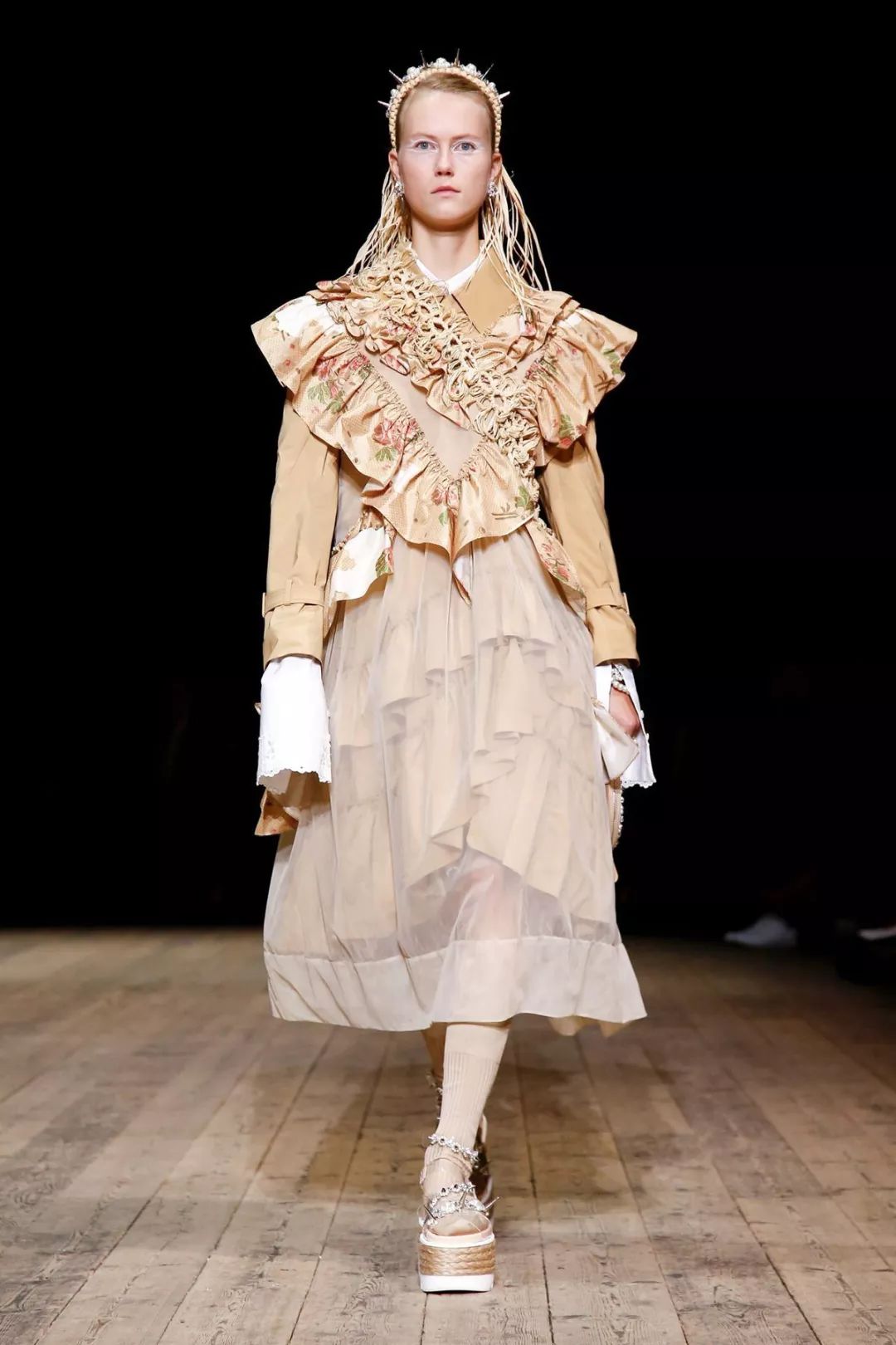 丝绸吊带长裙巴黎时装周,simonerocha泡泡裙