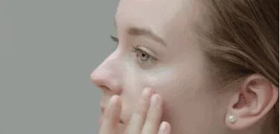 这款急救弹性蛋白贴，每天一片赶走干纹，还你天鹅美颈