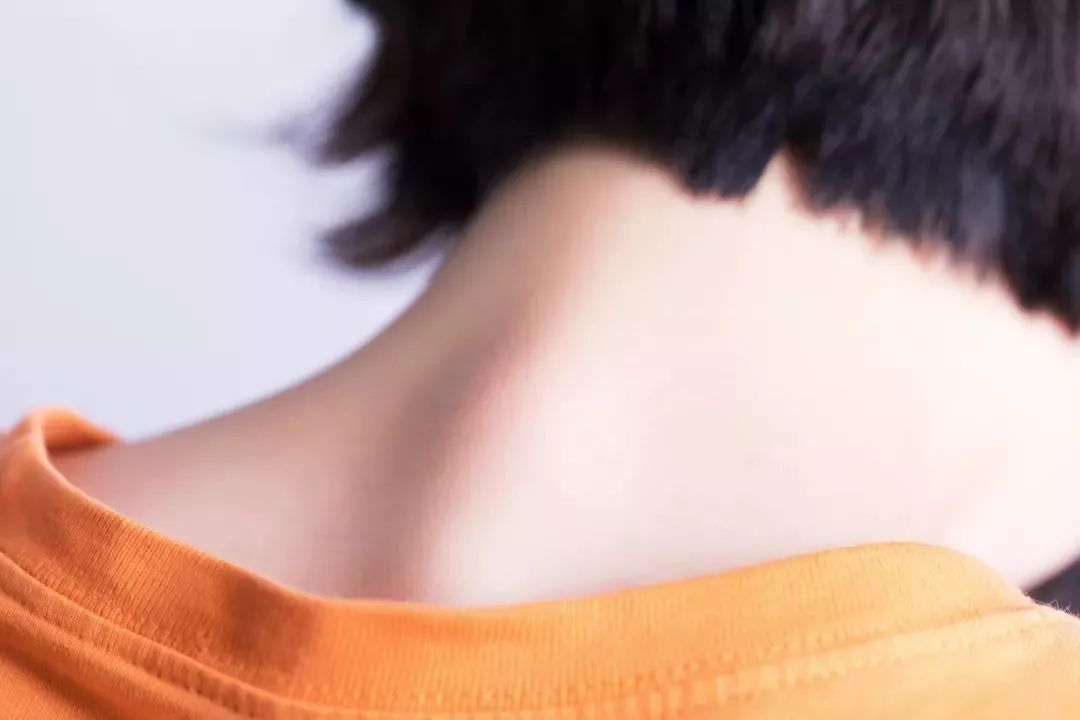 无痛拯救12亿低头族！5分钟搞好酸、痛、僵、麻，解颈椎“夺命包”