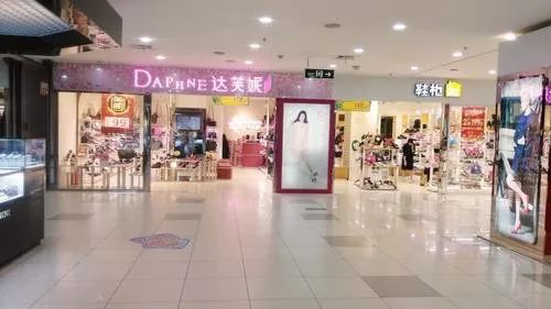 跟风女鞋,最新流行女鞋达芙妮