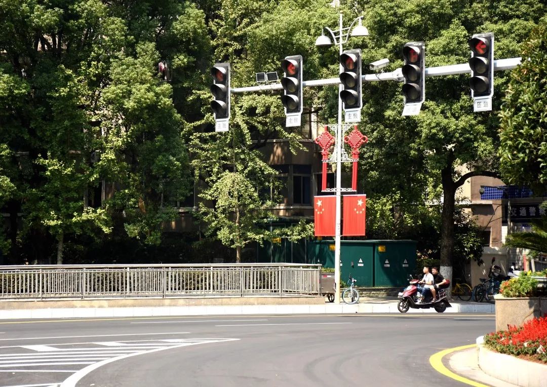 五星红旗你是我的骄傲童声版,五星红旗你是我的骄傲歌词原唱